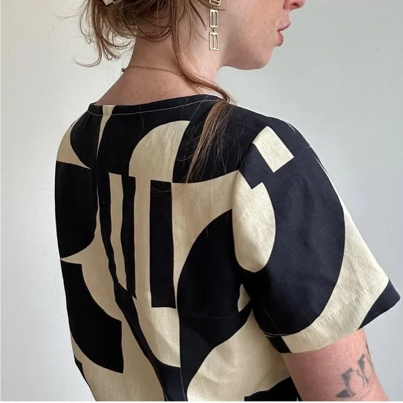 Ersa Fibers Frankie top in Child’s Play black cream Graphic Print Top linen 3XL - Picture 3 of 16